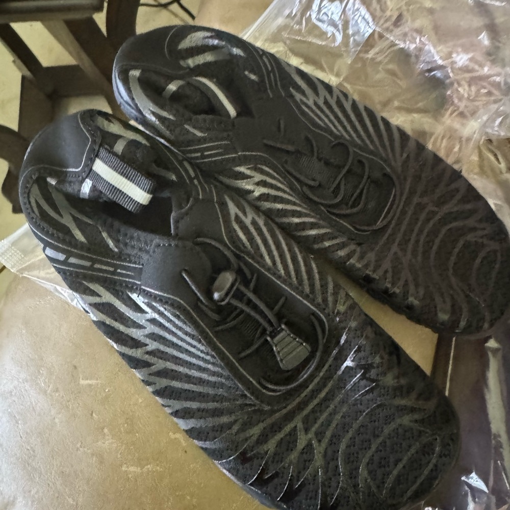 LORAX Pro Black Athletic Shoes , feel like you are barefoot and comfortable.